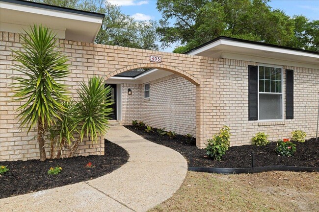 Building Photo - 403 Cheyenne Cir