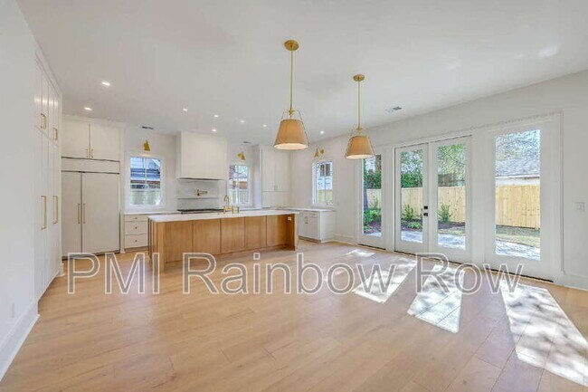 Foto del edificio - 755 Adluh St