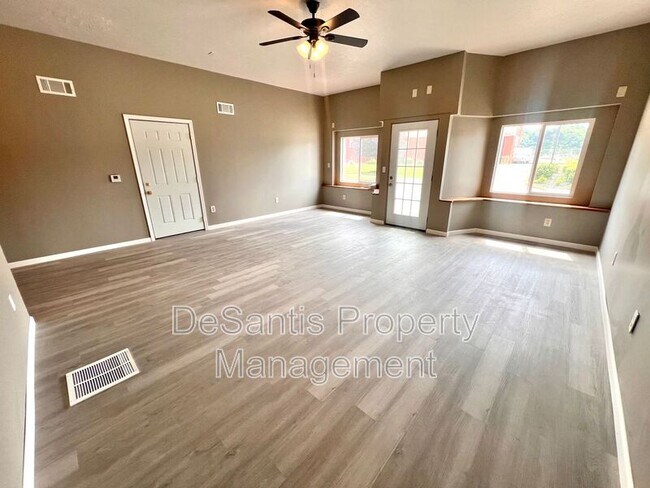 Building Photo - 1020 Duss Avenue