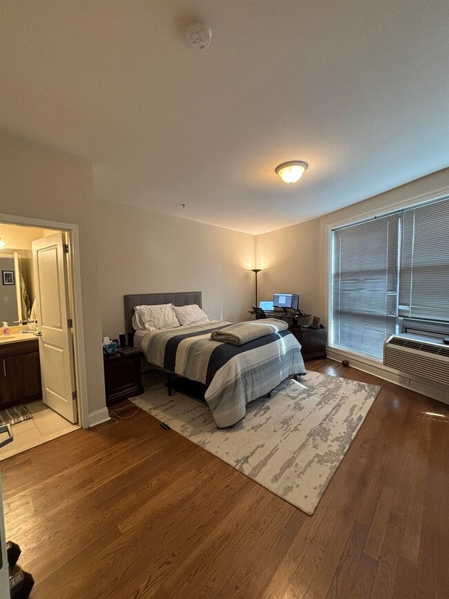 Building Photo - 100 Marshall St