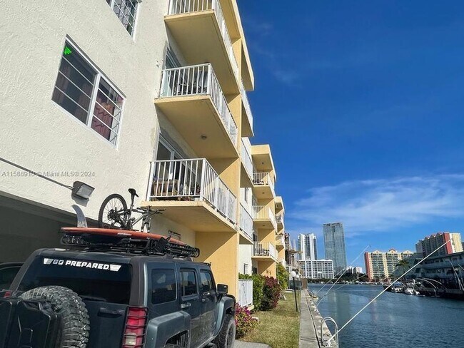 Foto del edificio - 3944 NE 167th St
