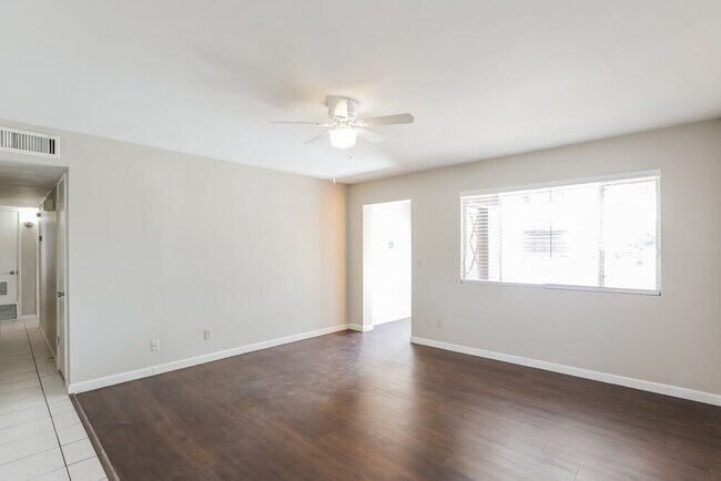 Foto del edificio - 1544 E Clover