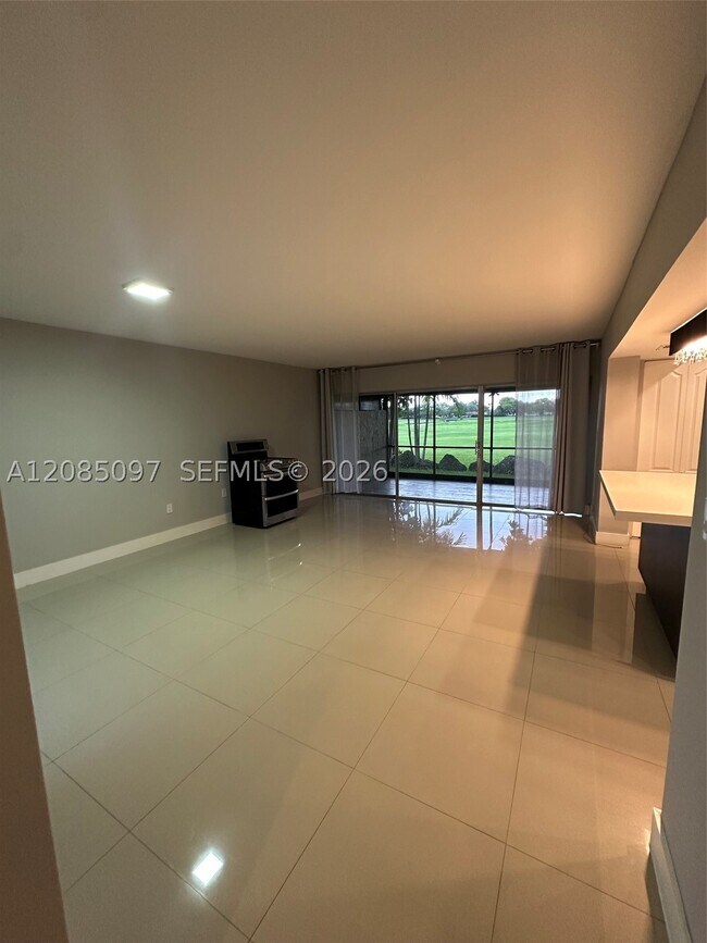 Foto del edificio - 14357 Kendale Lakes Dr