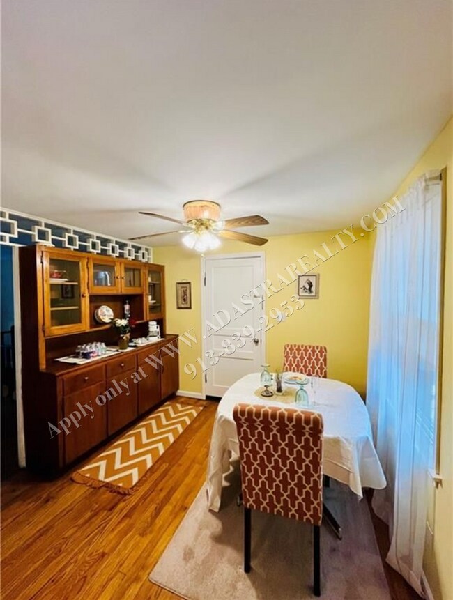 Building Photo - Charming 3 Bed 2 Bath Home-Coming SOON!