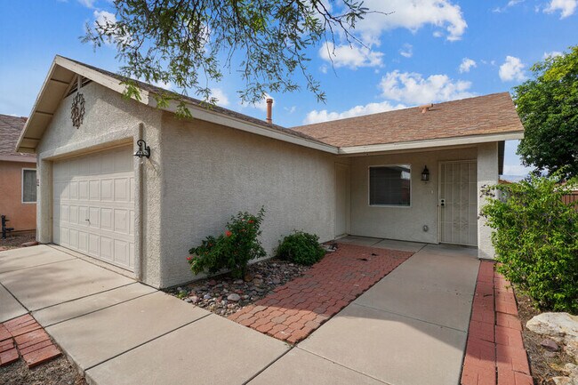 Building Photo - 7037 E Fighting Falcon Pl