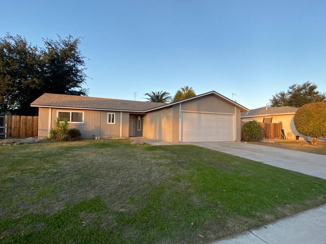 APPLY FOR THIS BEAUTIFUL HOME TODAY! House Rental in Clovis, CA