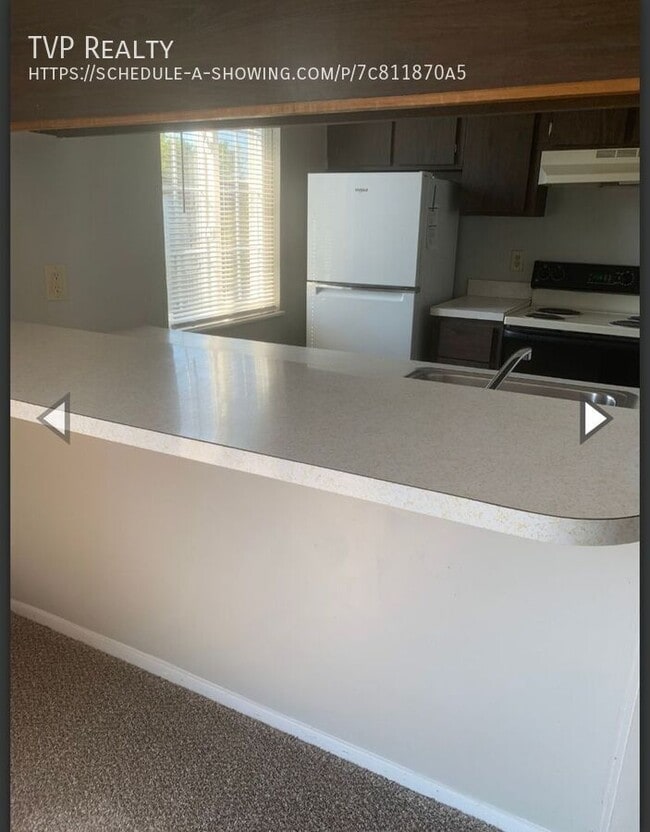 Building Photo - 123 Fox Hill Ln