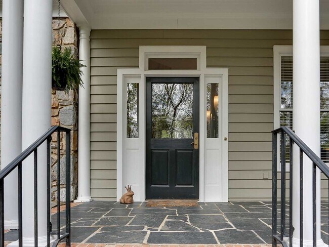 Building Photo - Available early August! Gorgeous 5 bedroom...