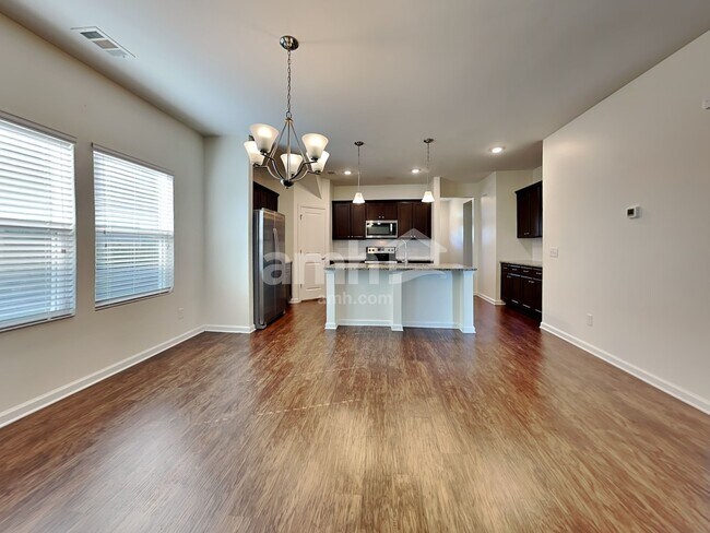 Building Photo - 321 Crabapple Cir