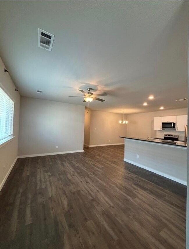 Foto del edificio - 628 Blackland Dr