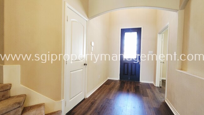 Foto del edificio - 817 Mist Flower Dr