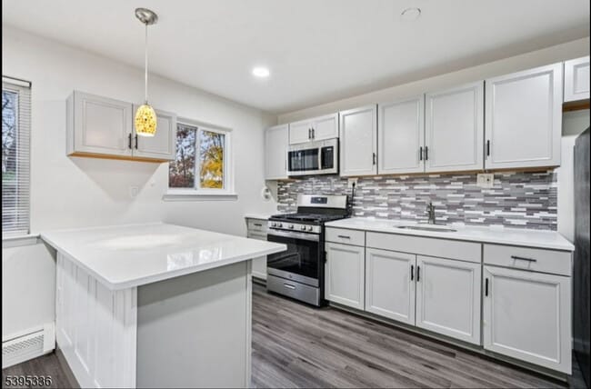 Building Photo - 189 Littleton Rd