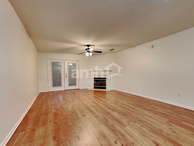 Foto del edificio - 3943 Hunters Lake Cir E