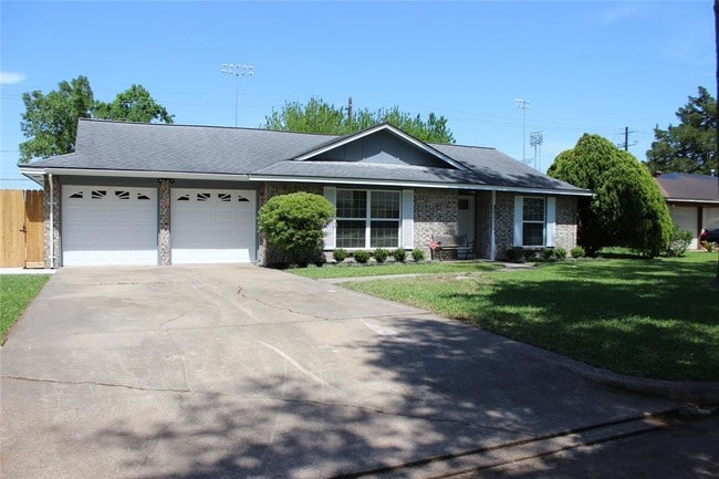 Building Photo - 9618 Emnora Ln