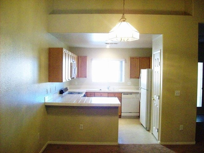 Building Photo - Enormous second story unit in upscale gated Summerlin community