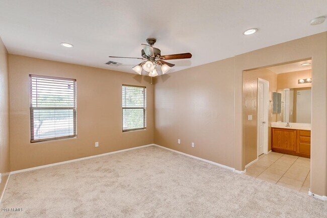 Foto del edificio - COMING SOON! Rare to find 5 bed 3 bath in ...