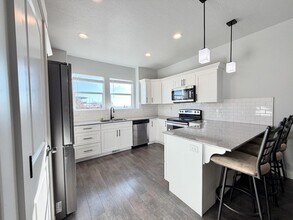 Building Photo - 347 W 410 N St