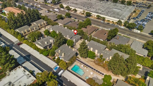 Foto del edificio - 461 Northlake Dr