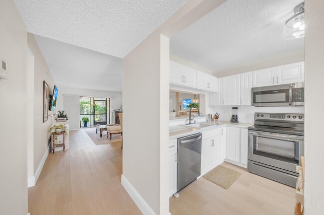 Building Photo - 22136 Palms Way