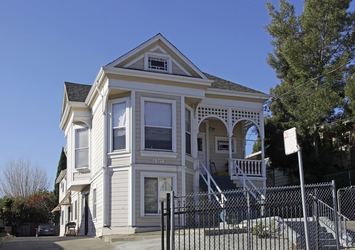 Primary Photo - 2151 E 24th St