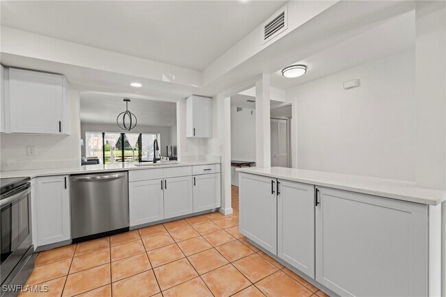 Building Photo - 400 Misty Pines Cir