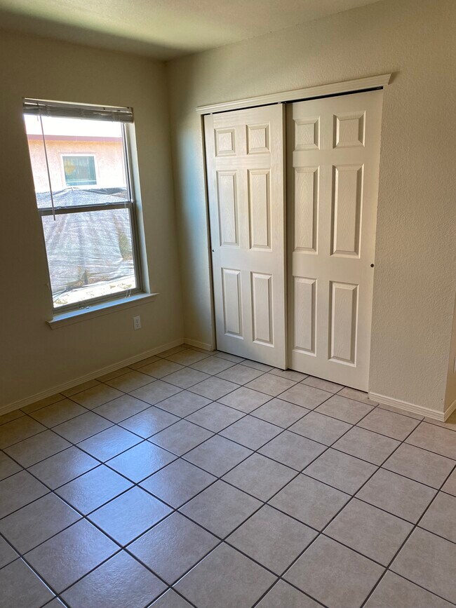 3 bedrooms - 7151 Fatima Ave