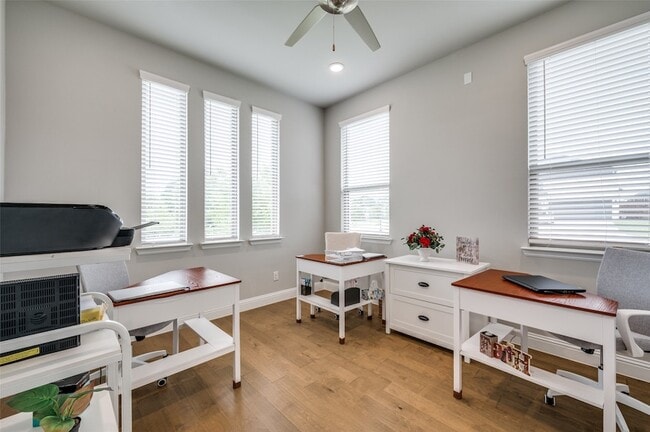 Building Photo - 9767 Maple Hill Ln