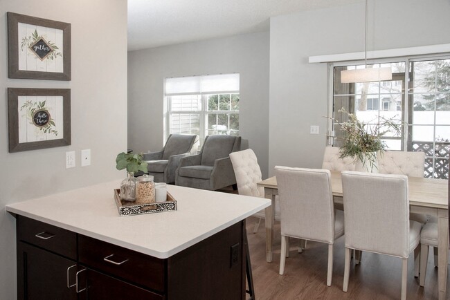 Foto del edificio - Cedar Pointe Townhomes