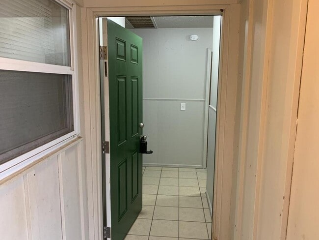 Foto del edificio - 713 NE 37th St
