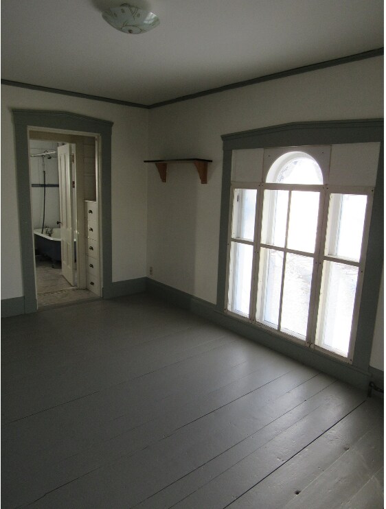 Vista desde la sala de estar hacia el baño. - 34 Obrien Ave