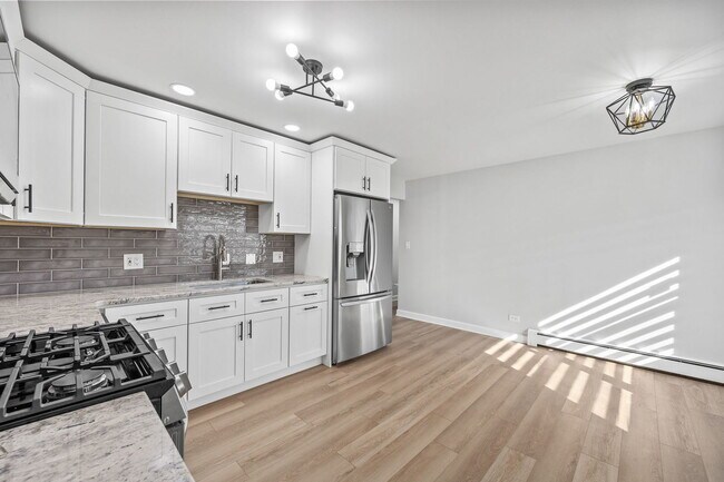 Building Photo - 15290 El Cameno Terrace