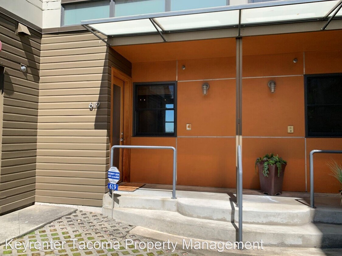 Foto principal - 2 br, 2.5 bath House - 619 S Fawcett Ave