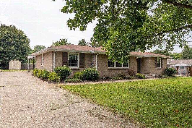 Building Photo - 115 Newport Dr