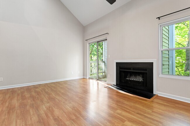 Foto del edificio - 6001 Winterpointe Ln