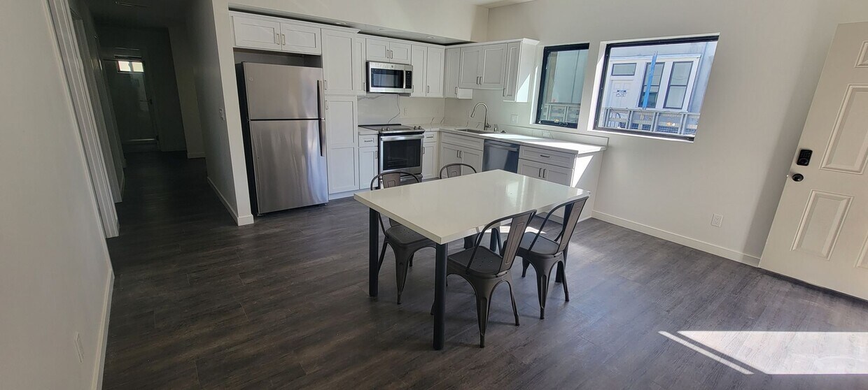 Primary Photo - Fully Furnished-3rd Floor-Double Room avai...