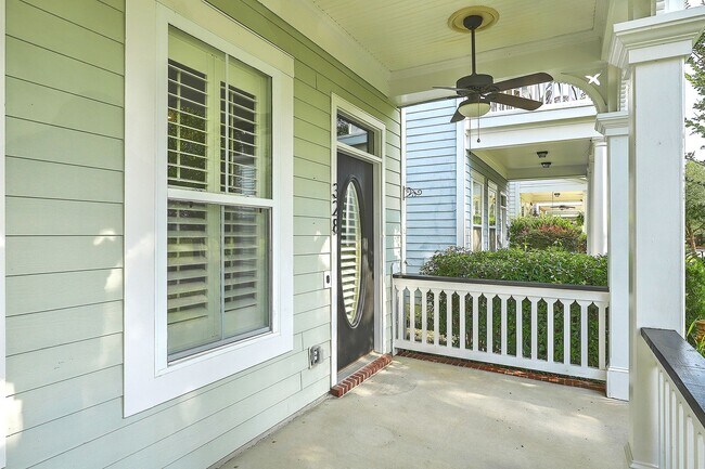 Building Photo - Charming White Gables Home!