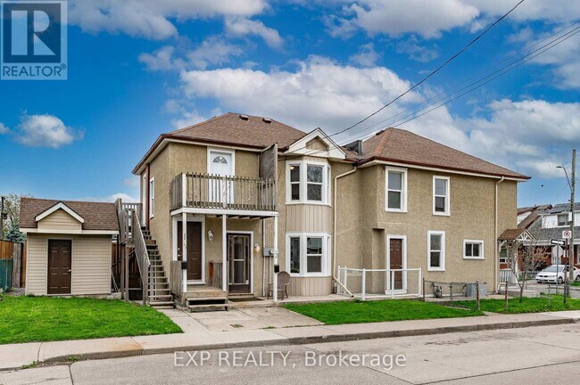 Photo du bâtiment - 128-128 Britannia Ave