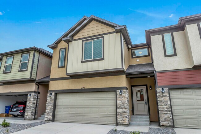 Building Photo - 793 N 2560 E