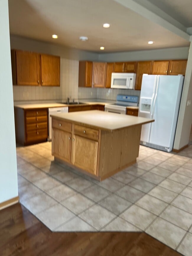 Kitchen - 220 Helen St