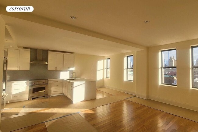 Building Photo - 45 W 81st St