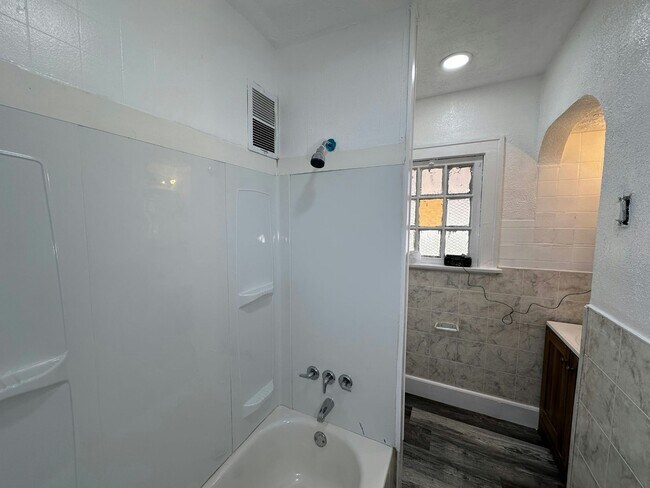 Foto del edificio - 2916 East 117th Street
