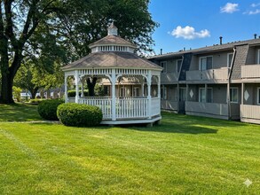 Building Photo - 15938 Le Claire Ave