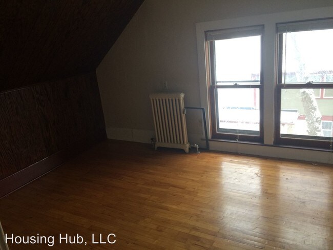 Building Photo - 893 Fry St