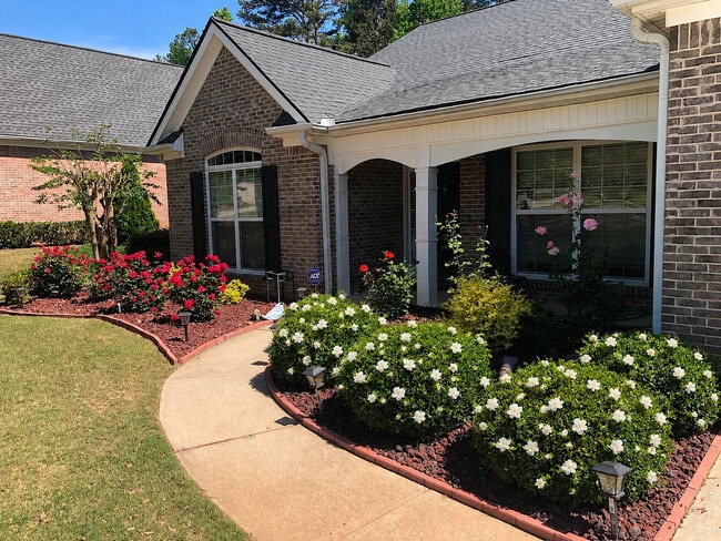 Building Photo - Room in House on Stoneleigh Run Dr NE