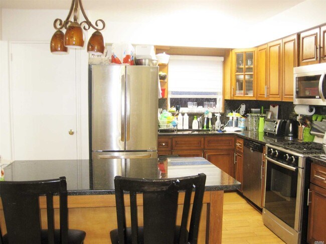 Foto del edificio - 15-06-15209 209th St