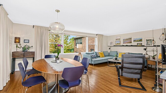 Foto del edificio - 3046 Central St