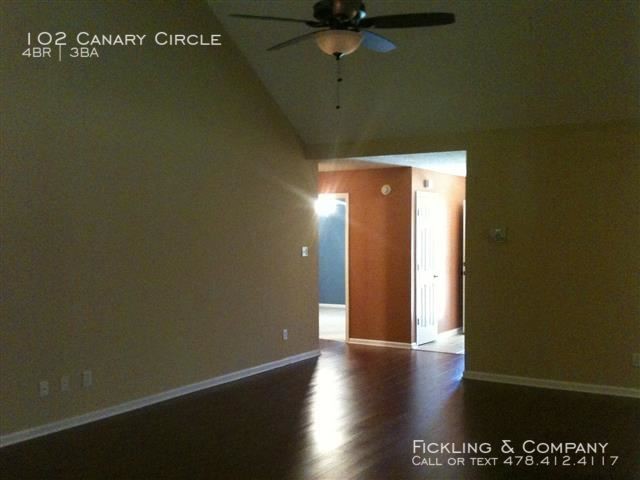 Building Photo - 102 Canary Cir