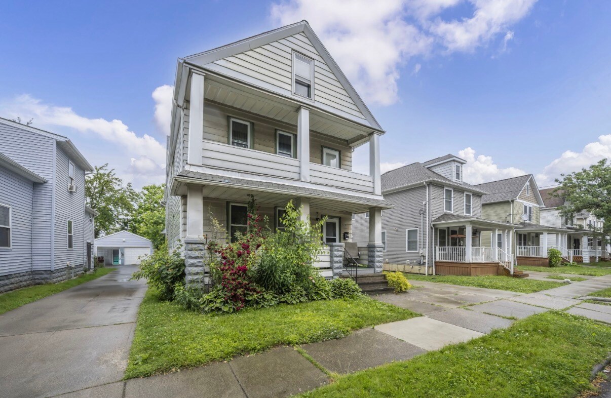 6729 Forman Ave Cleveland, OH 44105 – photo 2