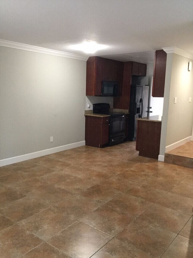 Foto del edificio - 2 Bedroom / 1 Bathroom Townhome in Bay Point
