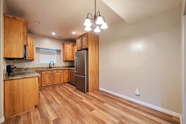 Foto del edificio - Beautiful Riverton Townhome in Gated Community w 1 car garage attached